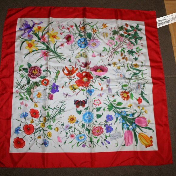 Vtg Gucci Red/White/Green/Pink/Blue Floral Design Silk Scarf - Picture 3 of 9
